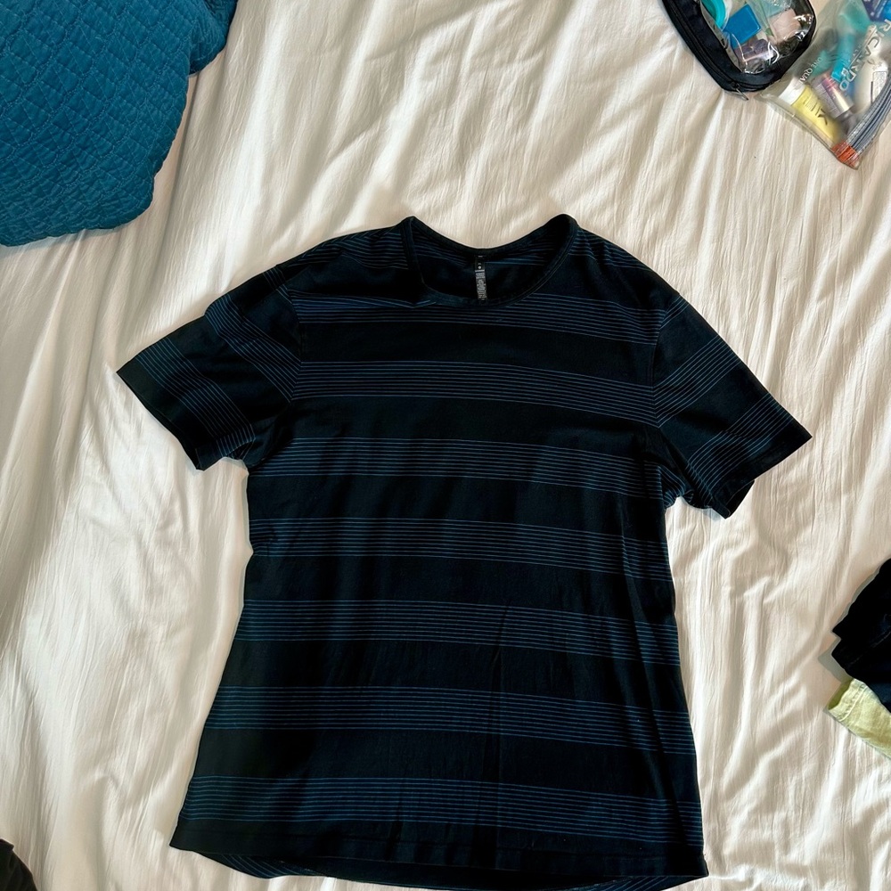 Lululemon size XL Striped and Solid T-Shirts Bundle of 4 - Picture 12 of 15